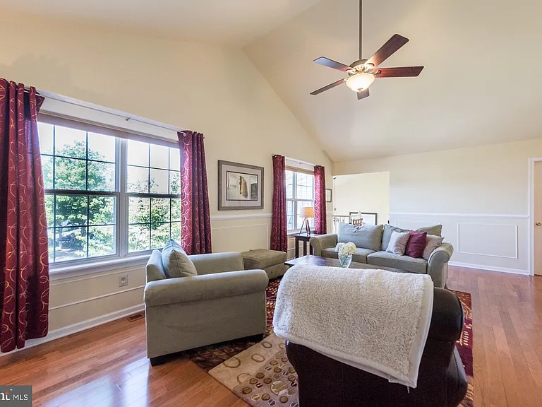 19 Patriot Ct — Photo 3
