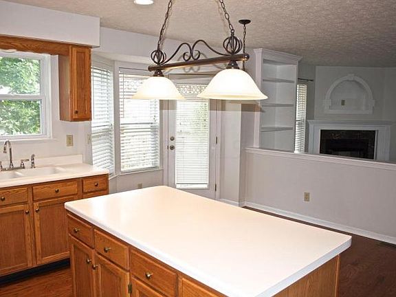 4th image of 2424 Bainstone Ct