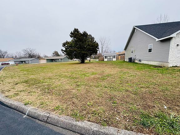 2nd image of 700 Robin Road