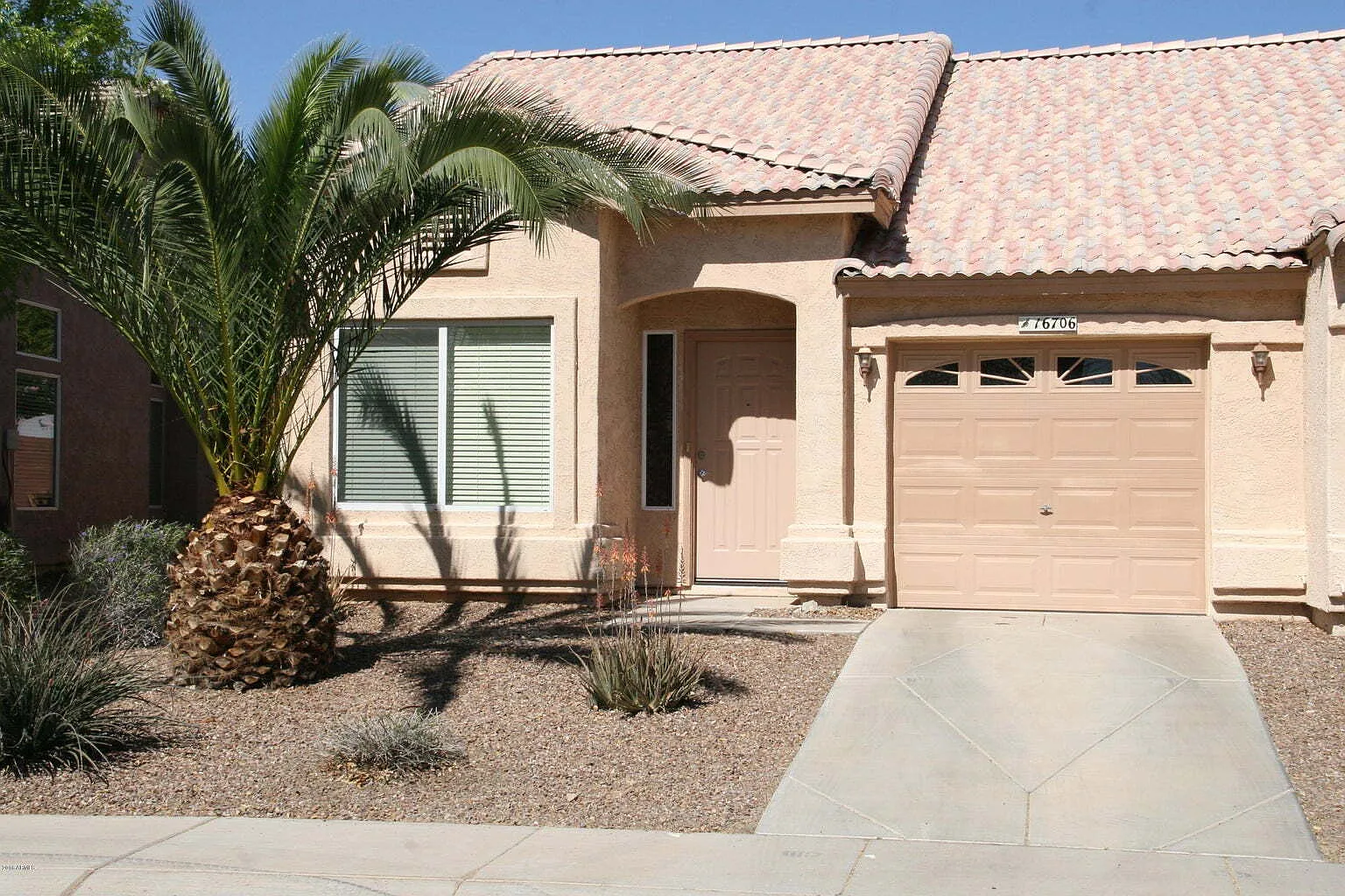 2 bed, 2.0 bath, 1109 sqft, $1,900 — Photo 1