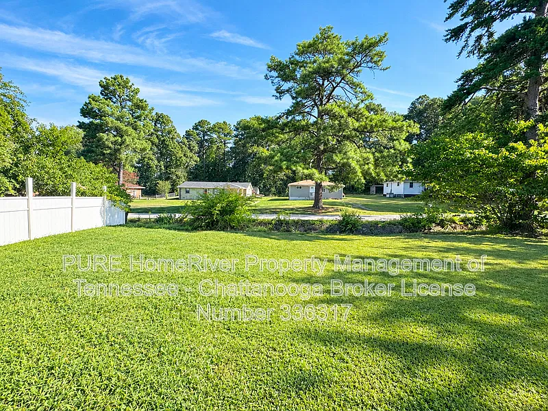 2 bed, 1.5 bath, $950 — Photo 3