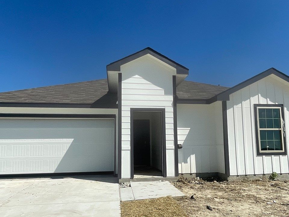 1st image of 133 Boxwood Dr