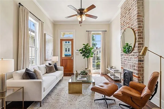 3 bed, 1.0 bath, 1190 sqft, $2,300 — Photo 3