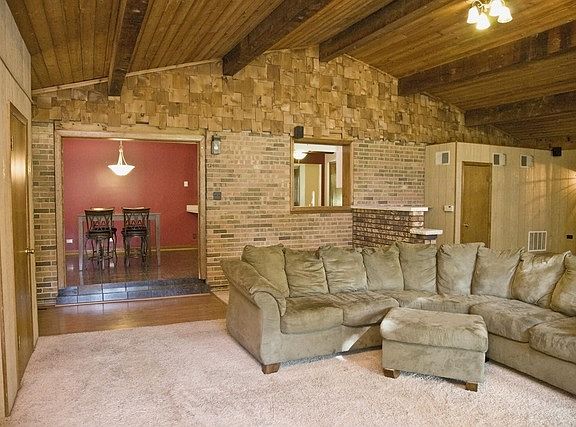 3rd image of 15136 Leclaire Ave