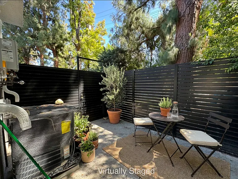 23110 1/2 Mulholland Dr — Photo 16