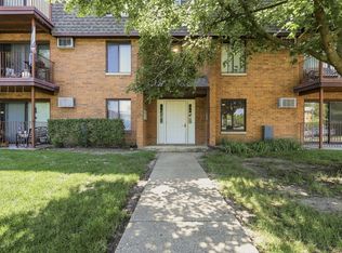 645 N Briar Hill Ln APT 2, Addison, IL 60101