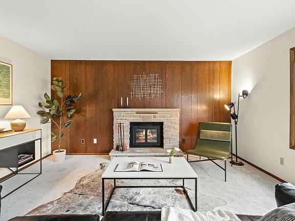 3rd image of 517 17th Ave NW