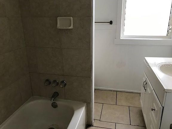 2nd image of 1407 E Bougainvillea Ave