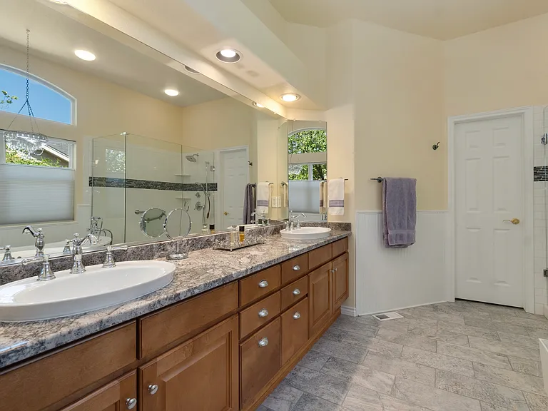 3160 Stevens Cir N — Photo 14