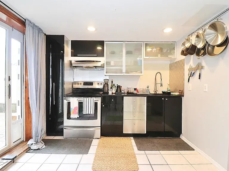2 bed, 1200 sqft, $2,850 — Photo 2