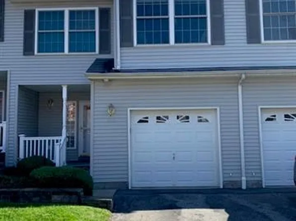 5005 John Hancock Ct, New Windsor, NY 12553