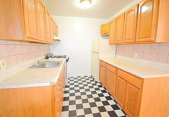 2nd image of 115 Maujer St #1A