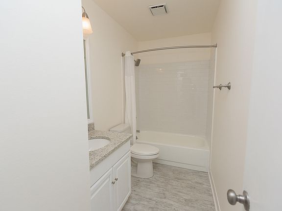 5th image of 2442 Lorraine Ct N