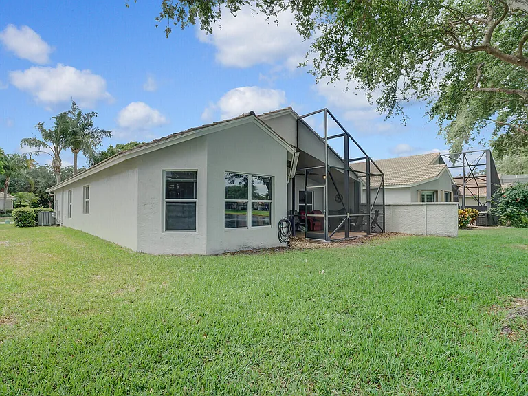 5335 Vernio Ln — Photo 34