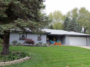 5242 Brookview Rd, Rockford, IL 61107