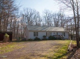 137 Comanche Pass, Hawley, PA 18428