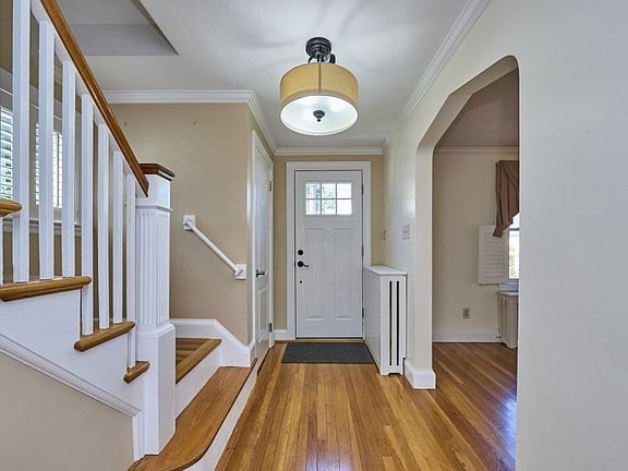 2nd image of 77 Prentice St