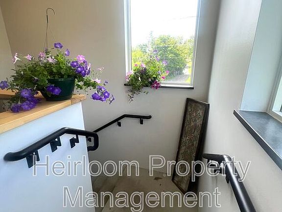 3rd image of 515 N Lake Ave Unit 3