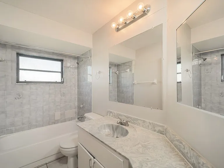 427 SE 18th St — Photo 13