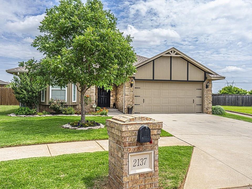1st image of 2137 Peacock Dr