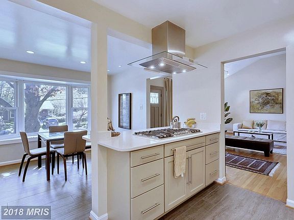 5th image of 9410 Kingsley Ave