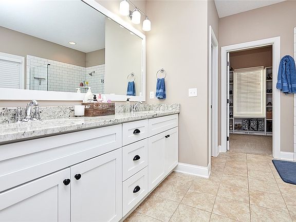3rd image of 505 SW Driftwood Ct