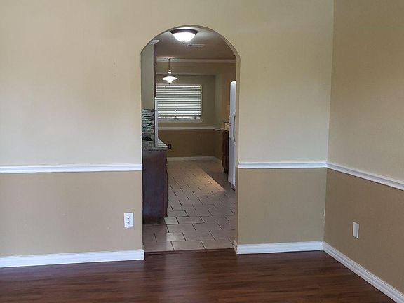 3rd image of 2605 Salmon St