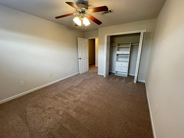 11327 Hampton Ct — Photo 14