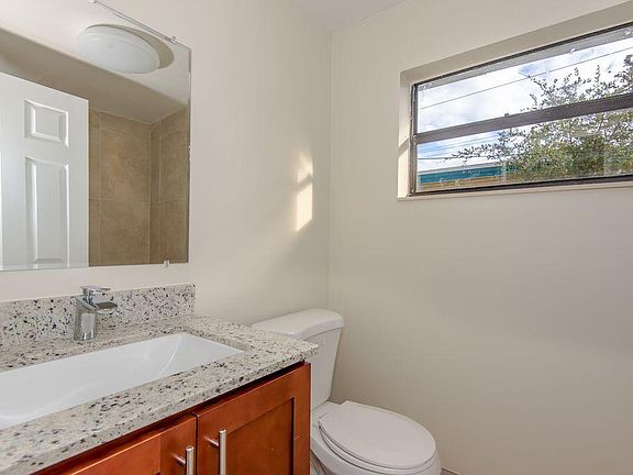 4th image of 1205 NE 5th Ave #2
