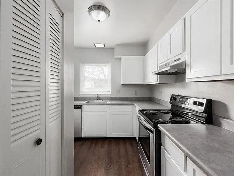 St. Clair Village — Photo 12