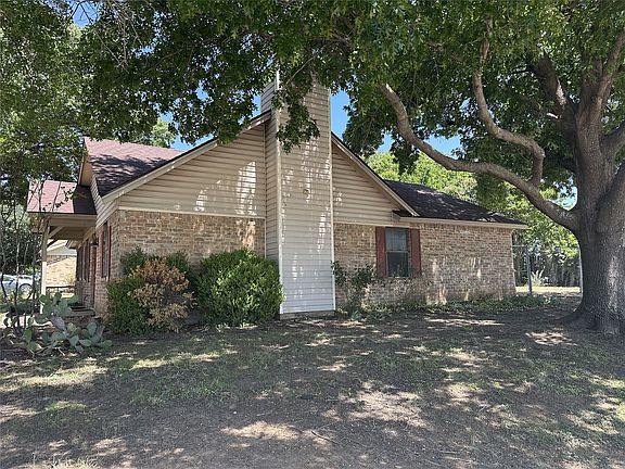 3rd image of 800 Pine Mountain Dr