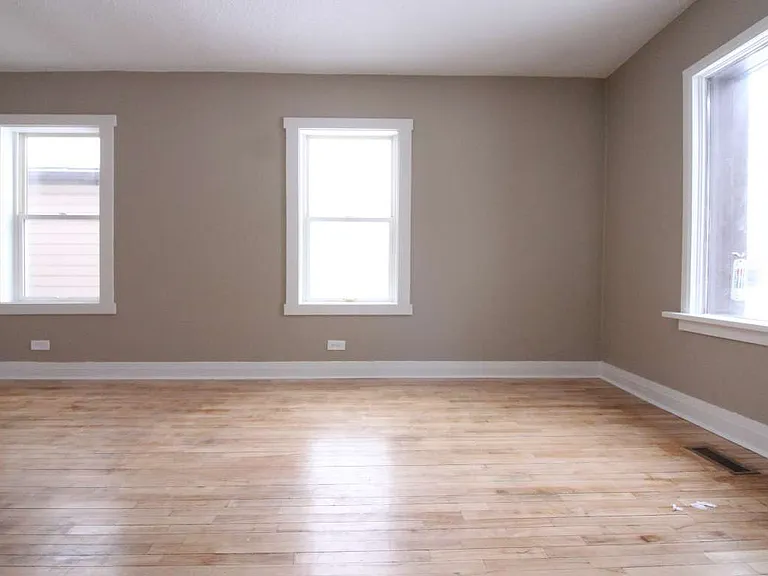 39 Empress Ave N #1 — Photo 1