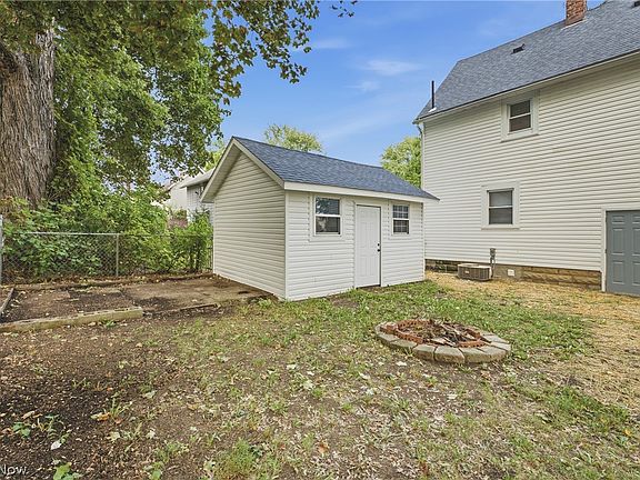 4th image of 1405 Wabash Ct NE
