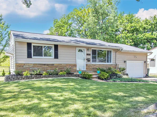 3908 Comstock Dr, Saint Louis, MO 63123