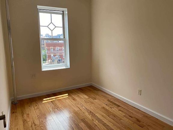 4th image of 115 Washington Pl #24