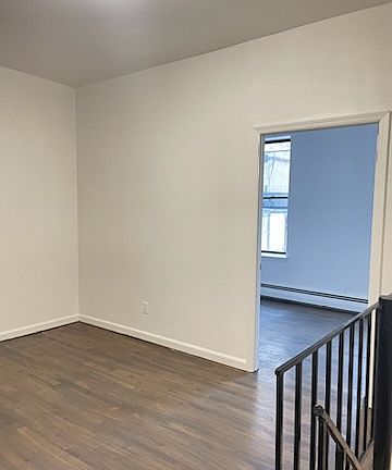 4th image of 47 Clifton Pl #B