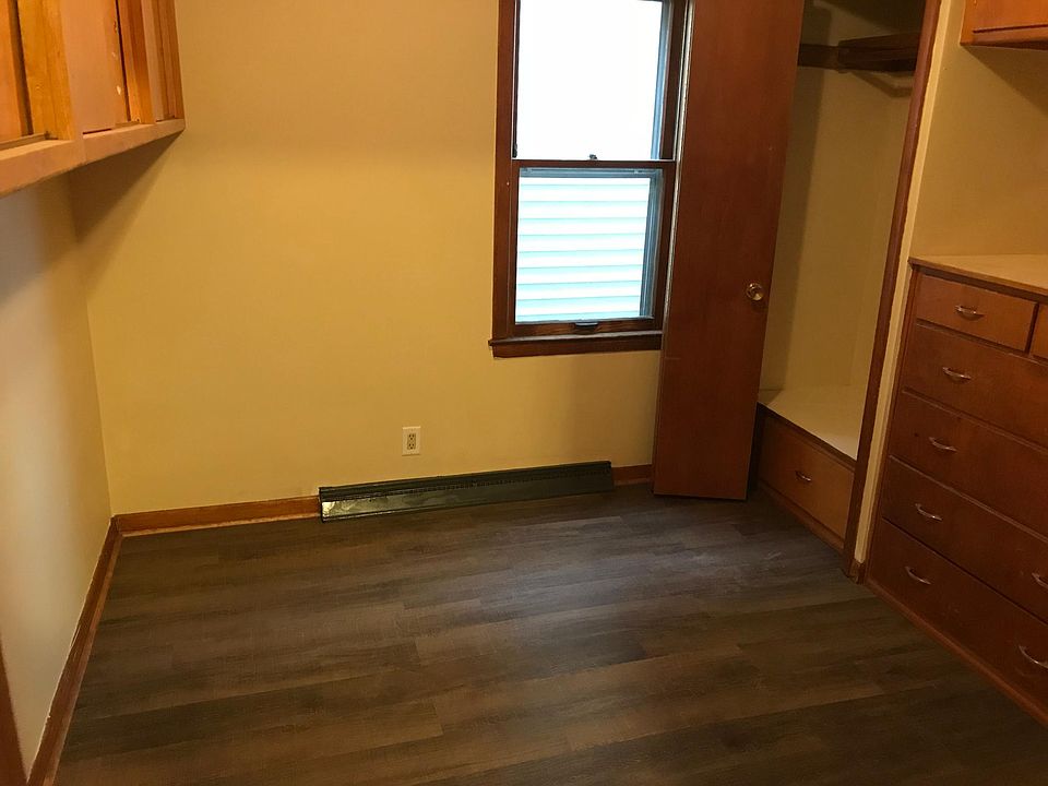 1st image of 1129 E Meinecke Ave APT 1