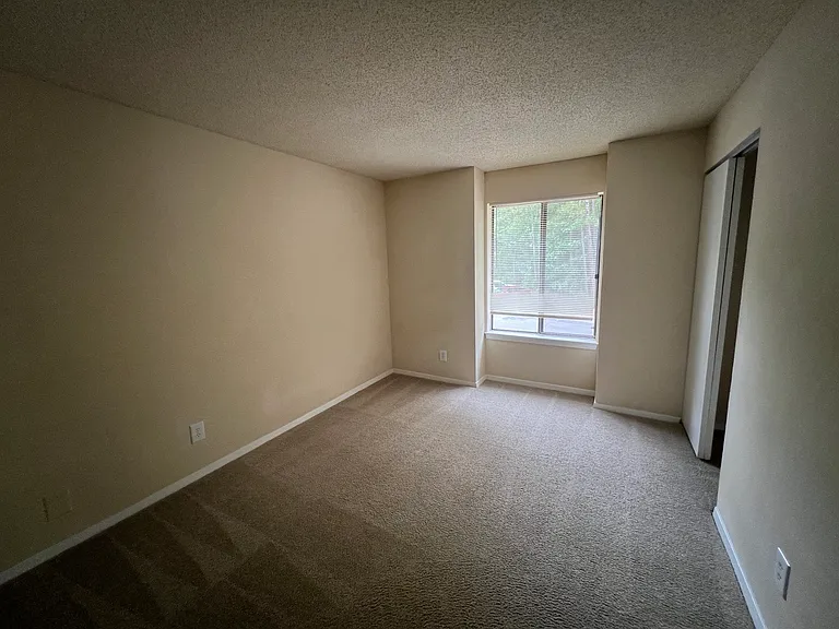 125 Seasons Pkwy — Photo 15