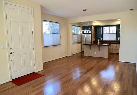 3rd image of 530 Sandlewood St