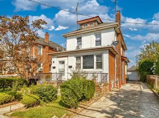 3 Burnside Ave, Lawrence, NY 11559