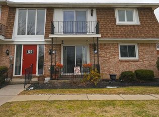 120 Old Lyme Dr APT 8, Amherst, NY
