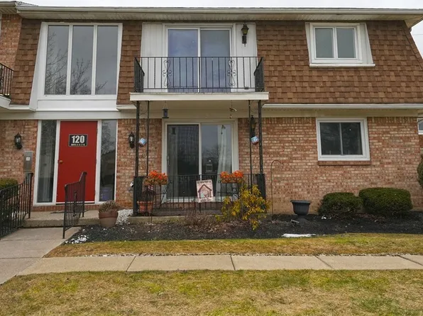 120 Old Lyme Dr APT 8, Amherst, NY 14221