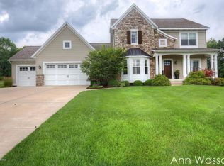 73 Riverchase Dr NE, Rockford, MI 49341