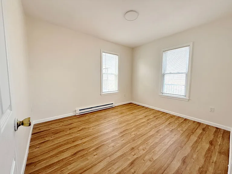 70 Lindley St #3 — Photo 5