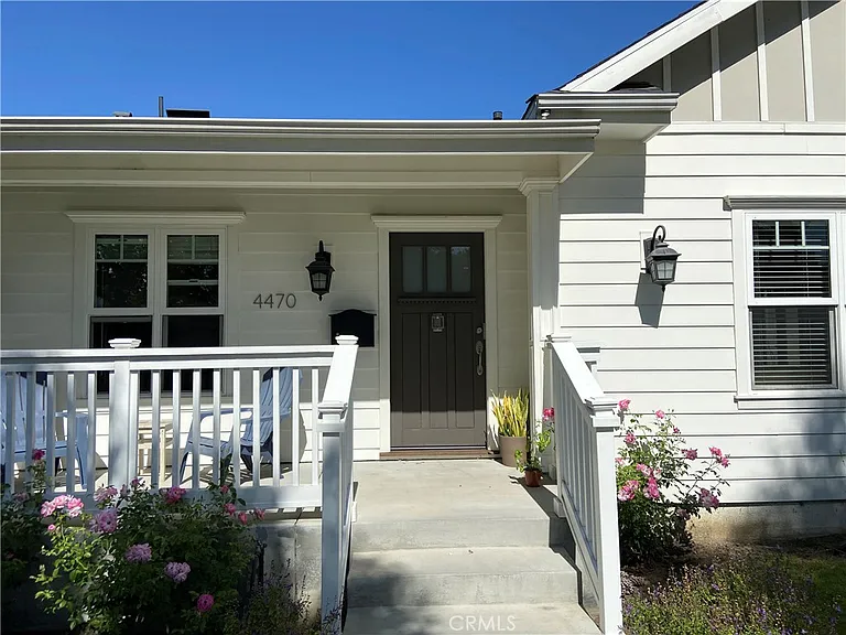 4470 Stansbury Ave — Photo 4