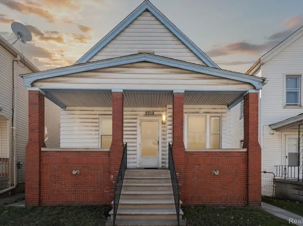 9709 Gallagher St, Hamtramck, MI 48212