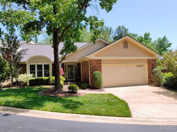 14120 Baywood Villages Dr, Chesterfield, MO 63017