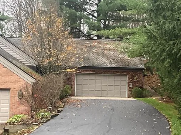 4 Parnassus Dr E, Granville, OH 43023