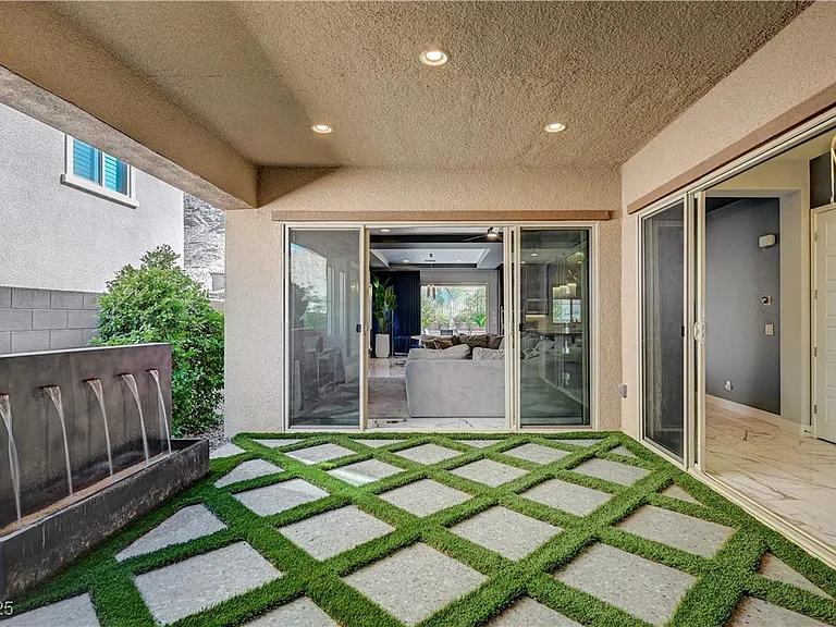 3943 Reyes Ave — Photo 48