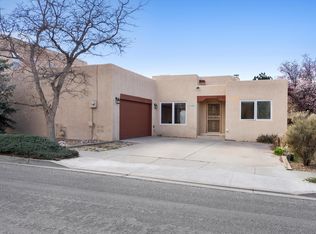 3210 Nizhoni Dr, Santa Fe, NM 87507